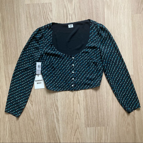 [Sold off app] Sunday Best Kissy Blouse - Picture 2 of 9